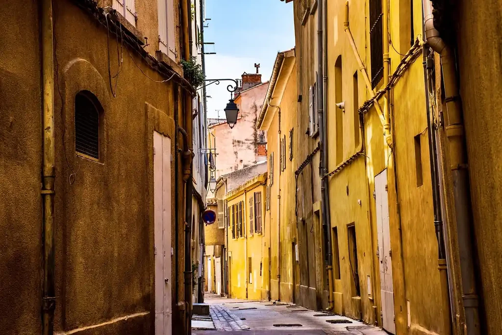 Featured image for Exploring the Neighborhood After You Move